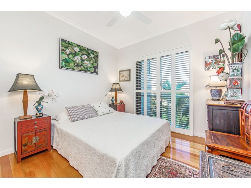 4 Fourth Avenue, Scarborough QLD 4020