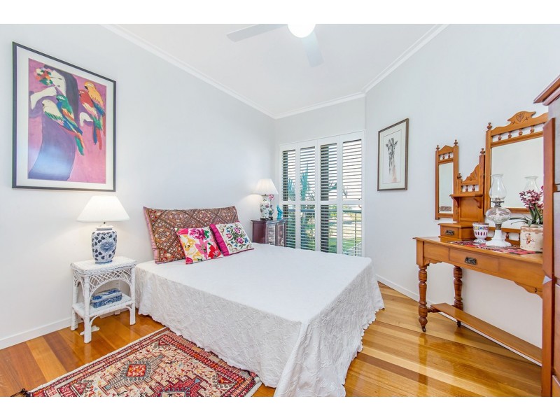 4 Fourth Avenue, Scarborough QLD 4020