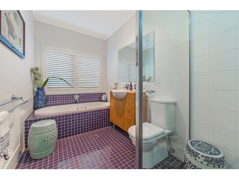 4 Fourth Avenue, Scarborough QLD 4020