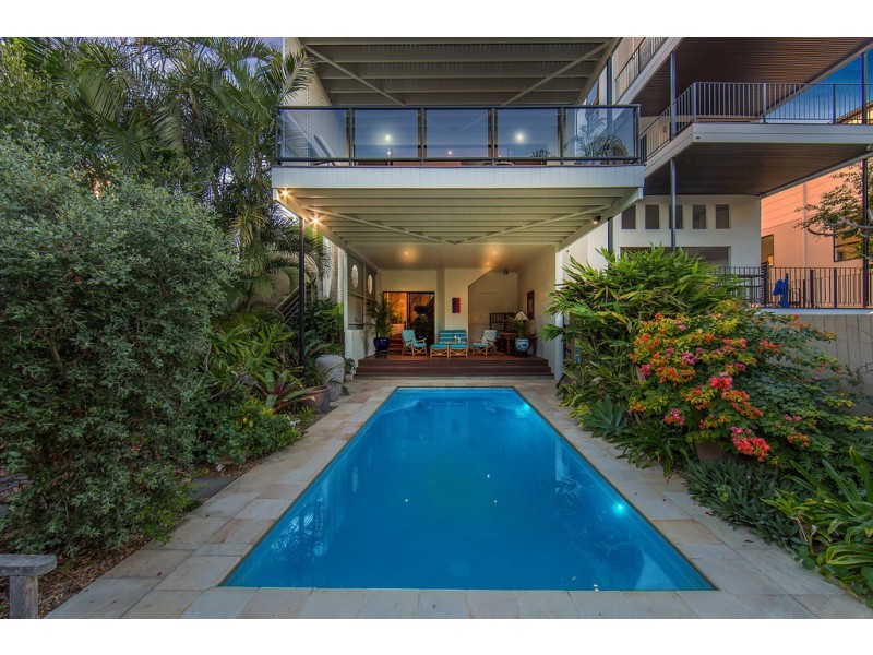 4 Fourth Avenue, Scarborough QLD 4020