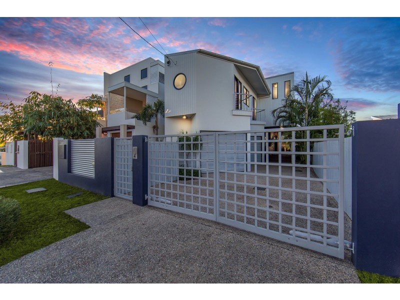 4 Fourth Avenue, Scarborough QLD 4020