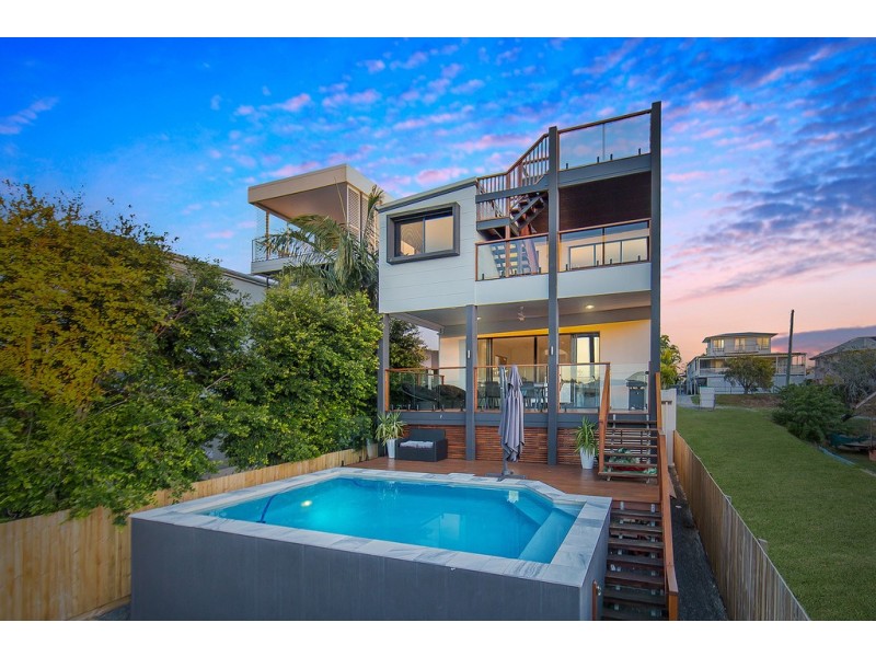 6 Fourth Avenue, Scarborough QLD 4020