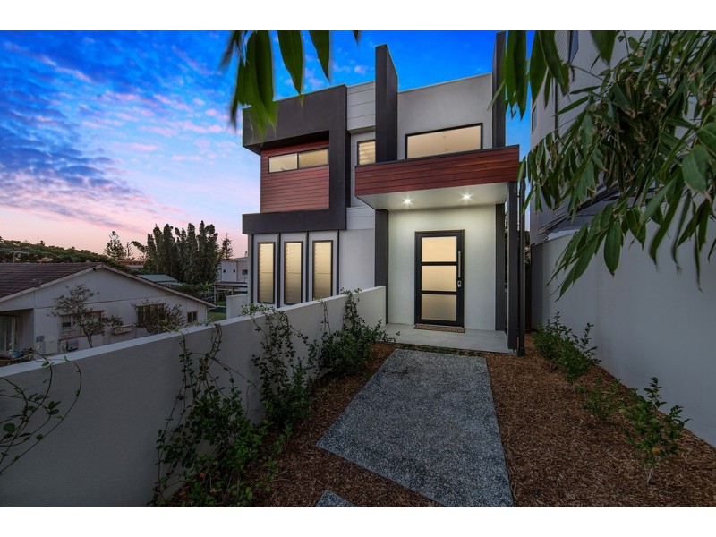 6 Fourth Avenue, Scarborough QLD 4020