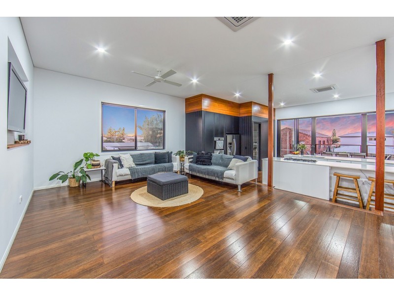 6 Fourth Avenue, Scarborough QLD 4020