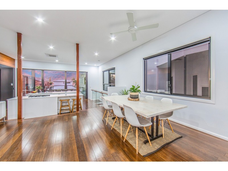 6 Fourth Avenue, Scarborough QLD 4020