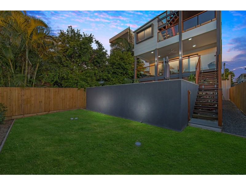 6 Fourth Avenue, Scarborough QLD 4020