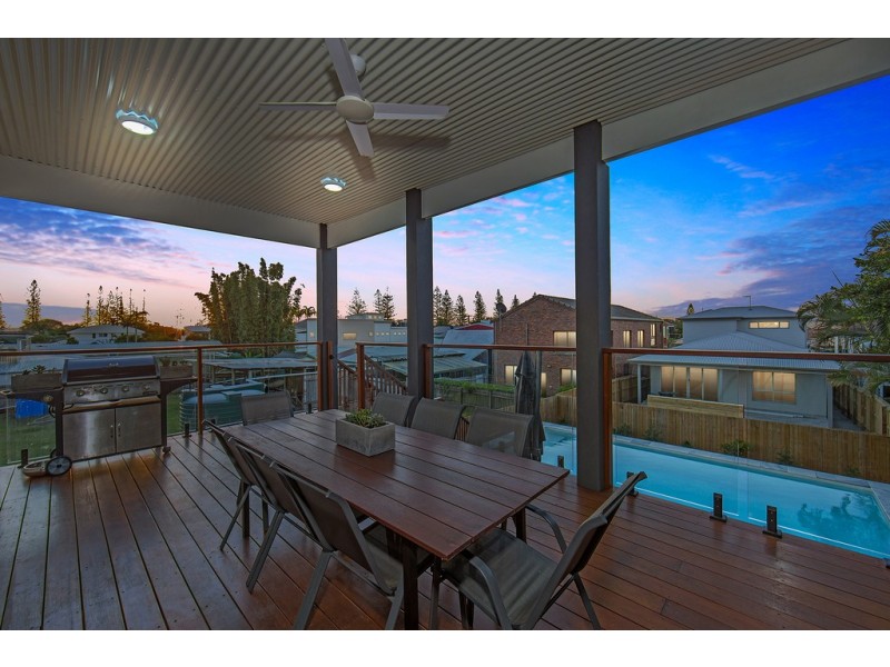 6 Fourth Avenue, Scarborough QLD 4020