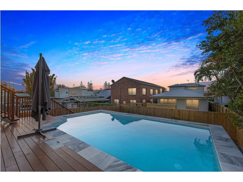 6 Fourth Avenue, Scarborough QLD 4020