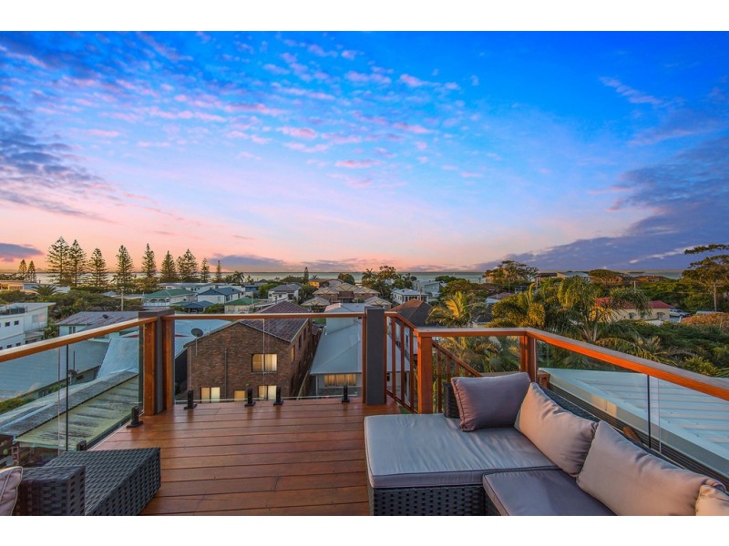 6 Fourth Avenue, Scarborough QLD 4020