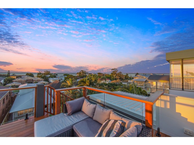6 Fourth Avenue, Scarborough QLD 4020