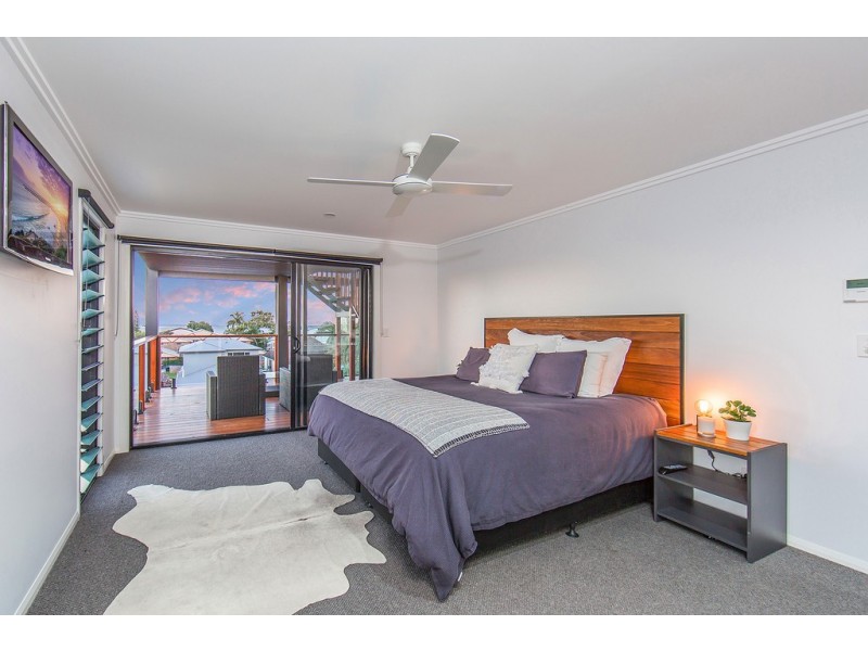 6 Fourth Avenue, Scarborough QLD 4020
