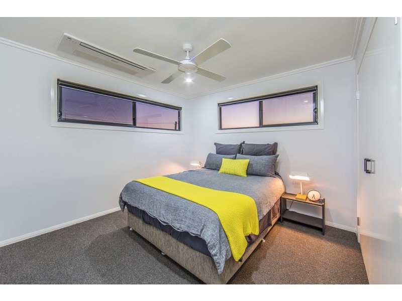 6 Fourth Avenue, Scarborough QLD 4020