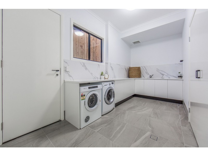 6 Fourth Avenue, Scarborough QLD 4020
