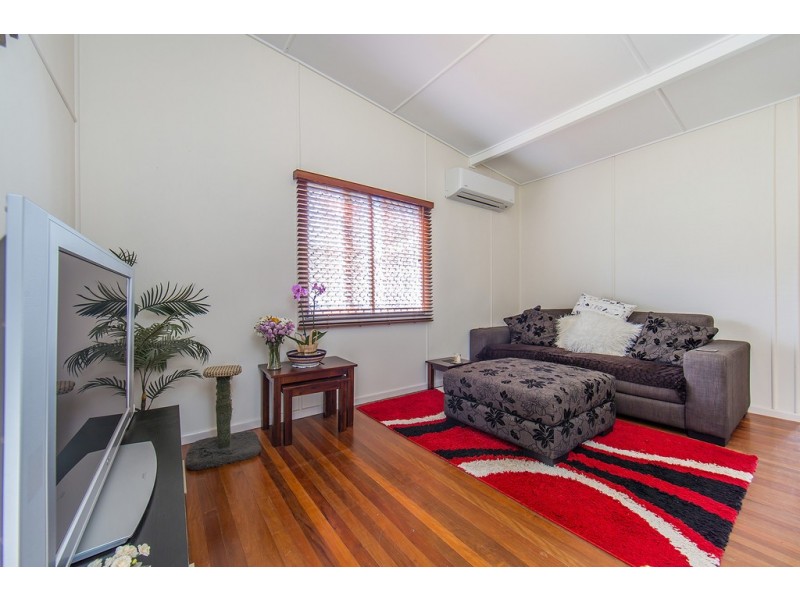 9 Weaber Street, Clontarf QLD 4019