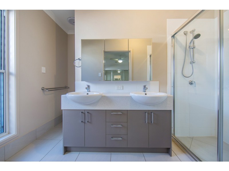 260 Scarborough Road, Scarborough QLD 4020