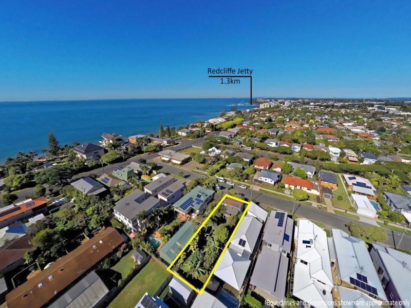 8 Dunns Terrace, Scarborough QLD 4020