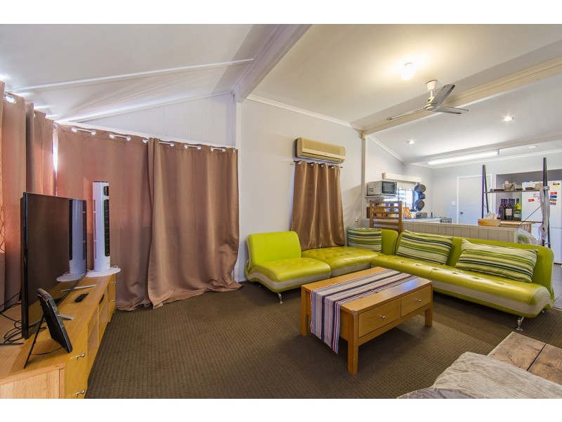 37 Shields St, Redcliffe QLD 4020