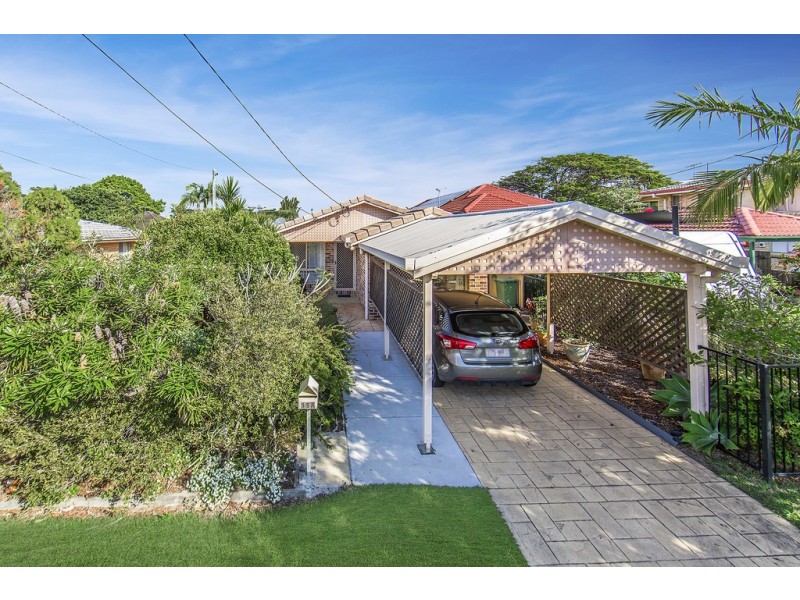 15a Frank St, Scarborough QLD 4020