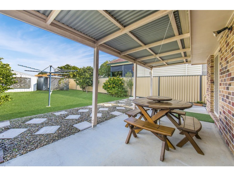 15a Frank St, Scarborough QLD 4020