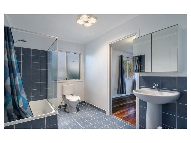 28 Cromarty St, Kenmore QLD 4069