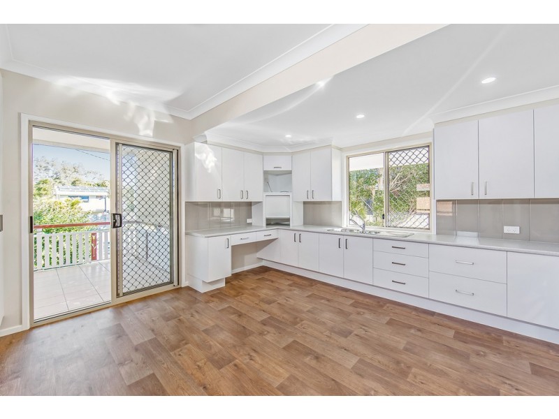 8 Crawford St, Redcliffe QLD 4020