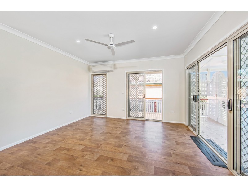 8 Crawford St, Redcliffe QLD 4020