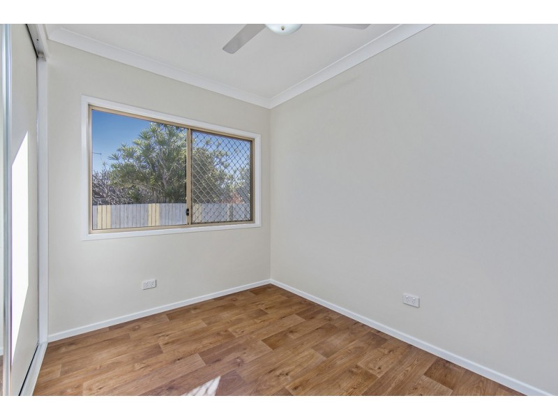8 Crawford St, Redcliffe QLD 4020