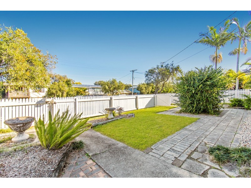 8 Crawford St, Redcliffe QLD 4020