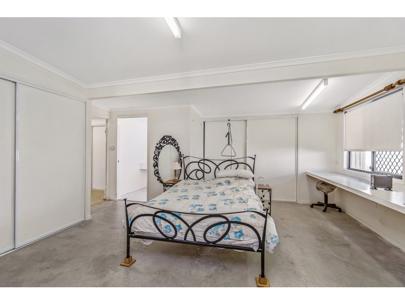 8 Crawford St, Redcliffe QLD 4020