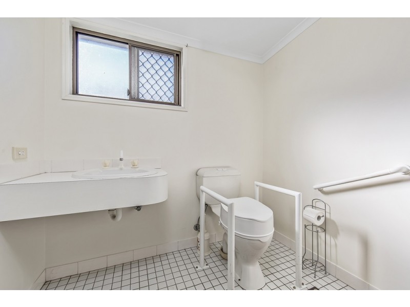 8 Crawford St, Redcliffe QLD 4020