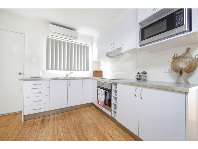 2/15 View street, Woody Point QLD 4019
