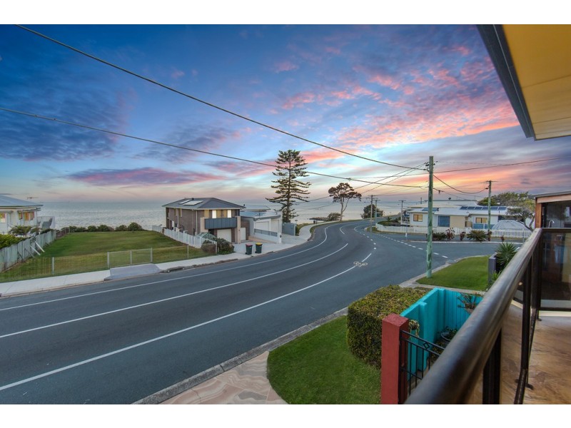 5 Whytecliffe Pde, Woody Point QLD 4019