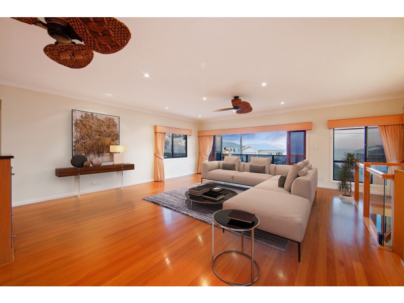 5 Whytecliffe Pde, Woody Point QLD 4019