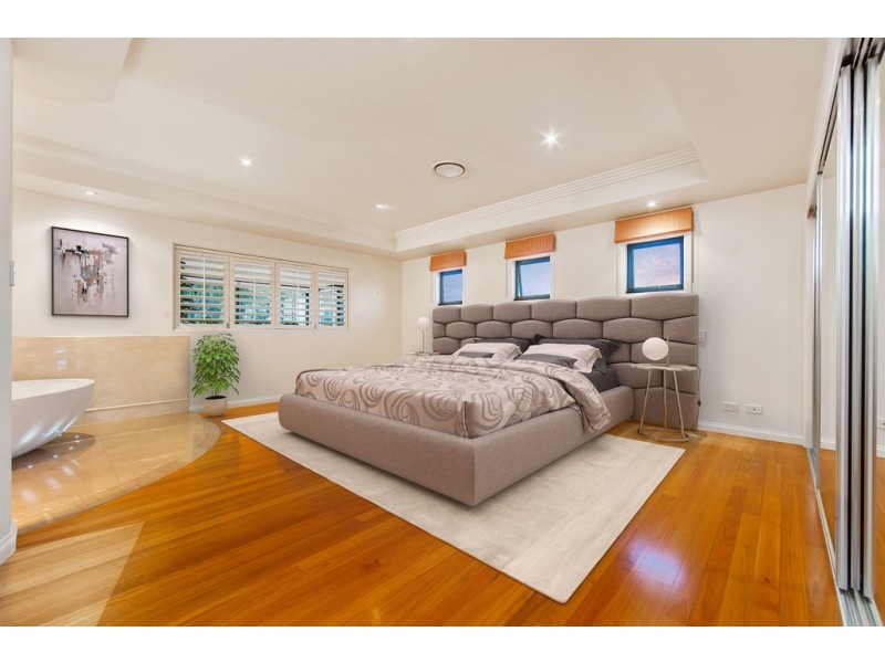 5 Whytecliffe Pde, Woody Point QLD 4019