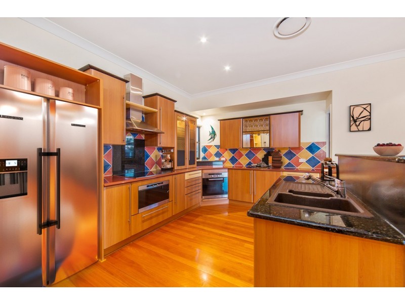 5 Whytecliffe Pde, Woody Point QLD 4019
