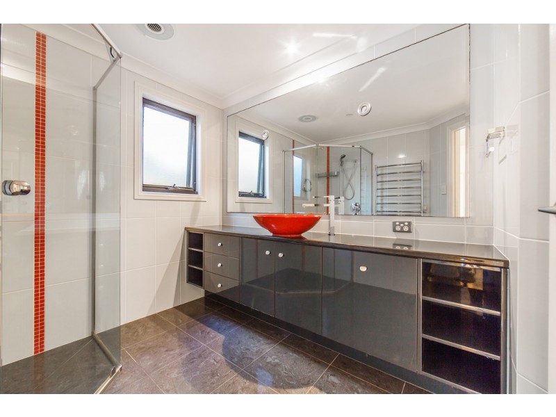 5 Whytecliffe Pde, Woody Point QLD 4019