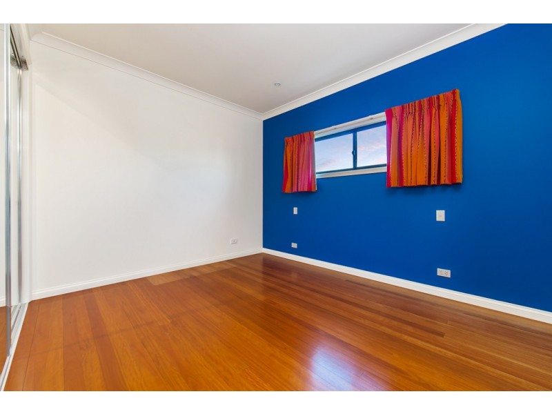 5 Whytecliffe Pde, Woody Point QLD 4019