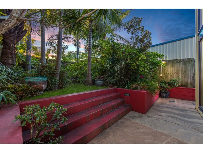 5 Whytecliffe Pde, Woody Point QLD 4019