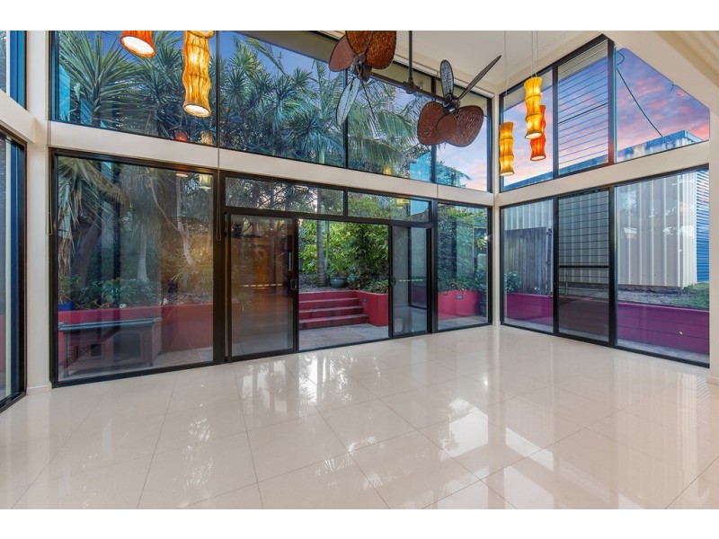 5 Whytecliffe Pde, Woody Point QLD 4019