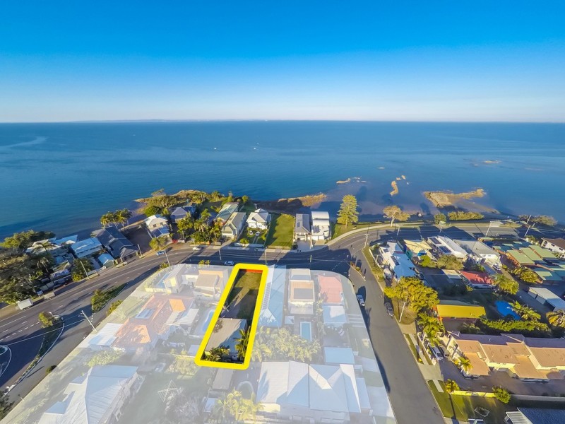 7 Whytecliffe Pde, Woody Point QLD 4019