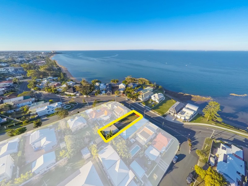 7 Whytecliffe Pde, Woody Point QLD 4019