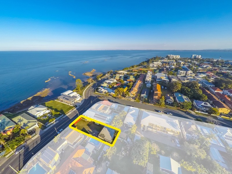 7 Whytecliffe Pde, Woody Point QLD 4019