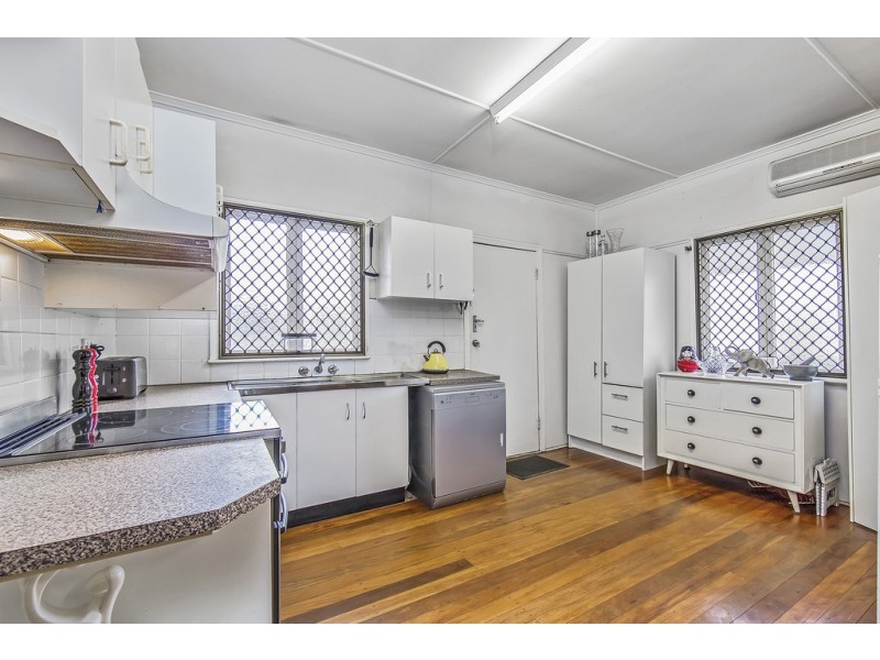 28 Centaur St, Redcliffe QLD 4020