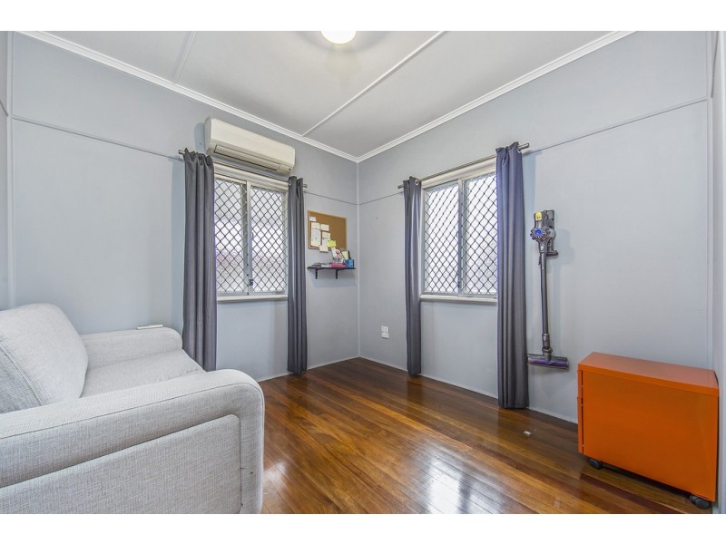 28 Centaur St, Redcliffe QLD 4020