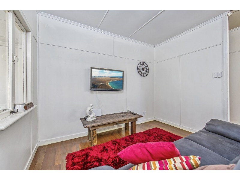 28 Centaur St, Redcliffe QLD 4020