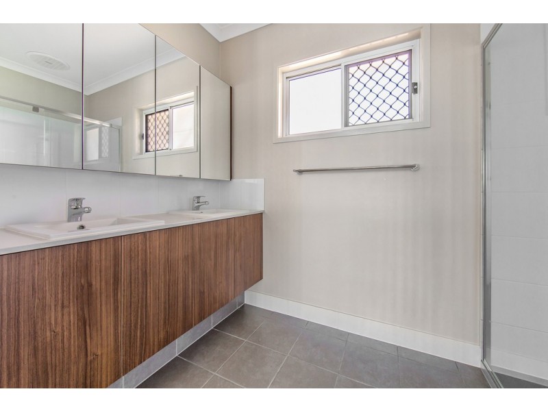 27 Comanche, Newport QLD 4020