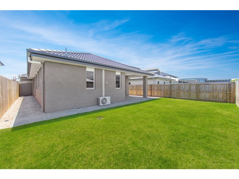 27 Comanche, Newport QLD 4020