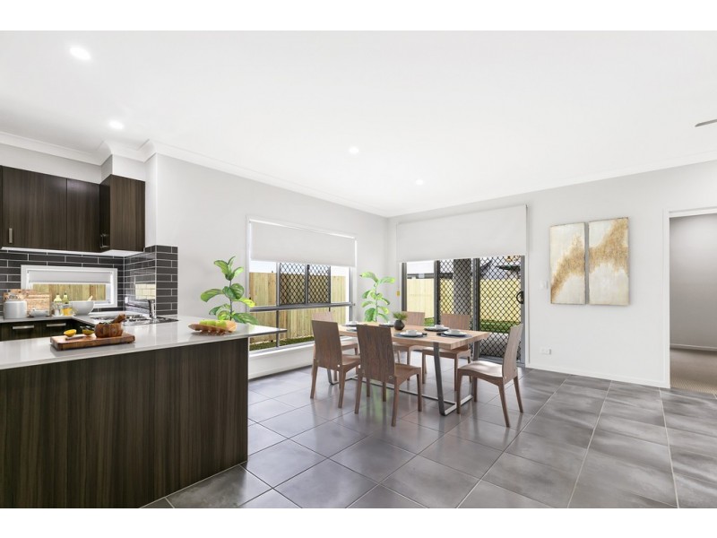 7 Voyage Street, Newport QLD 4020