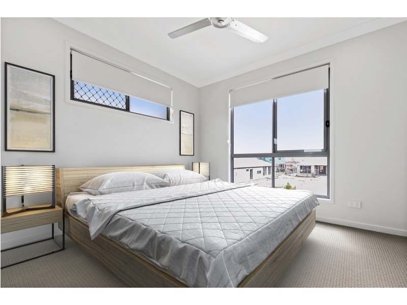 7 Voyage Street, Newport QLD 4020