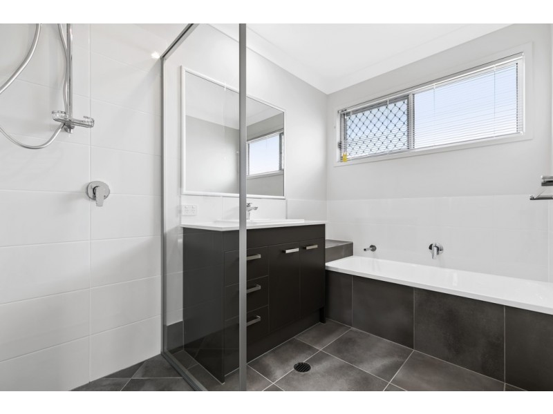 7 Voyage Street, Newport QLD 4020